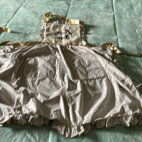 Embroidered Apron “Mary Jane” Gold - Picture 4 of 7